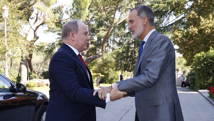 Felipe VI recibe a Alberto II de Mónaco en el Palacio de la Zarzuela durante su viaje a España