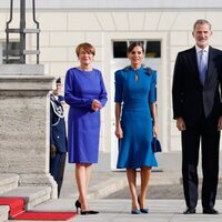 Los Reyes Felipe y Letizia con Frank-Walter Steinhemeier y Elke Bündenbender en la ceremonia de bienvenida en Alemania