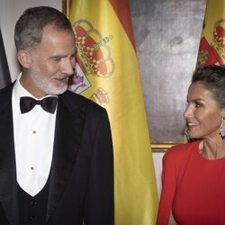 Los Reyes Felipe y Letizia, muy cómplices en la cena de estado de su Viaje de Estado a Alemania