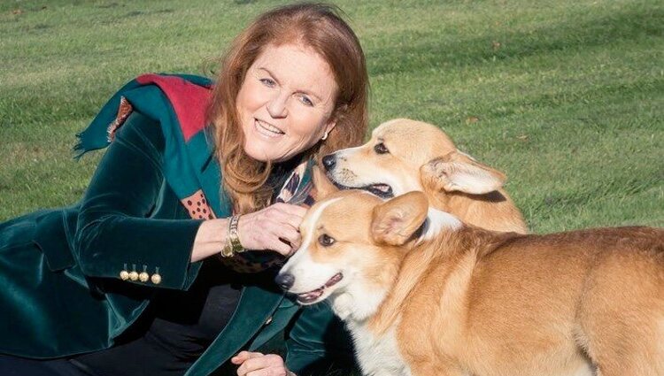 Sarah Ferguson con los corgis de la Reina Isabel II