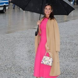 La Reina Letizia en la Puerta de Brandeburgo en la Visita de Estado de los Reyes de España a Alemania