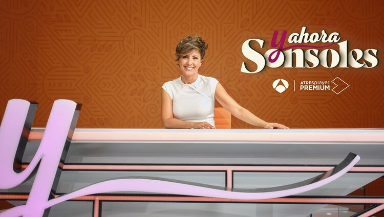 Sonsoles Ónega en la mesa de su programa 'Y ahora Sonsoles'