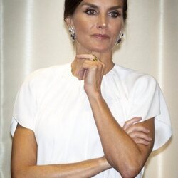 La Reina Letizia con unos pendientes de diamantes y zafiros de la Reina Sofía en una recepción en Frankfurt en la Visita de Estado de los Reyes de España a