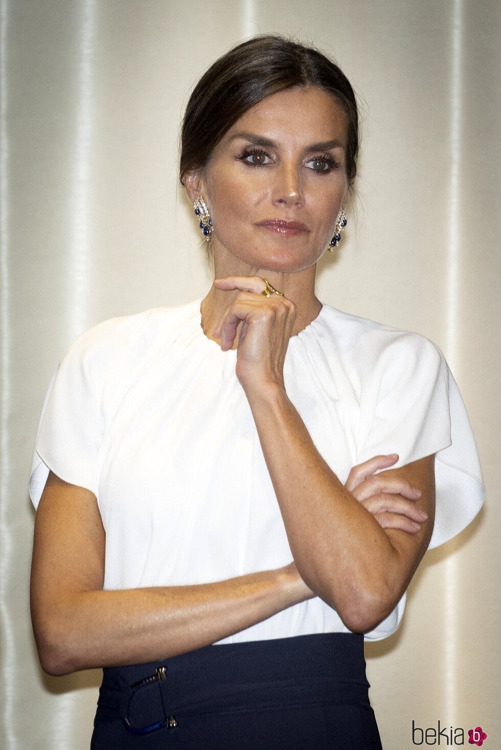 La Reina Letizia con unos pendientes de diamantes y zafiros de la Reina Sofía en una recepción en Frankfurt en la Visita de Estado de los Reyes de España a