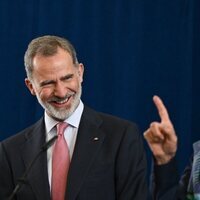 El Rey Felipe VI bromea con Christine Lagarde en la sede del Banco Central Europeo en Frankfurt