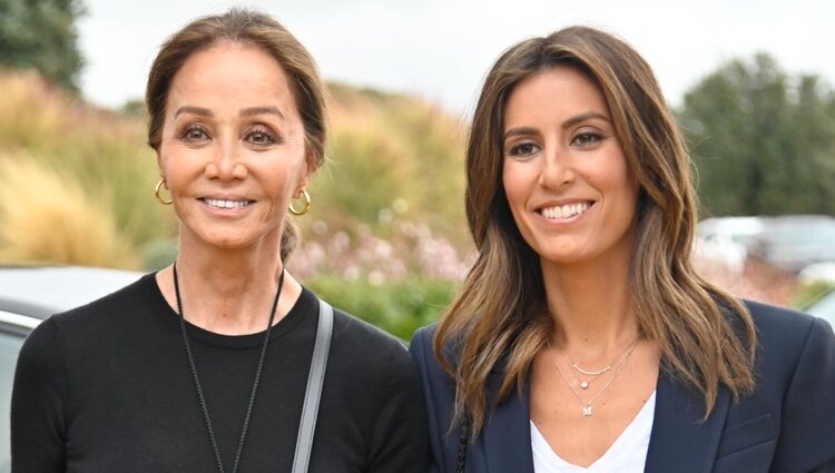 Isabel Preysler y Ana Boyer en la fiesta de la cátedra de Mario Vargas Llosa