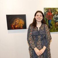 Maud Angelica Behn en la inauguración de su exposición pictórica