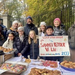 Haakon y Mette-Marit de Noruega y sus hijos Ingrid Alexandra y Sverre Magnus en un acto solidario en Skaugum