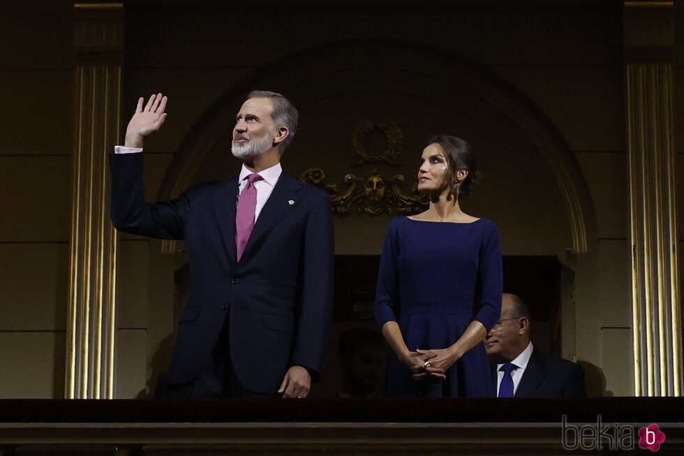 Los Reyes Felipe y Letizia en el palco real en el estreno de la ópera 'Aída' en el Teatro Real