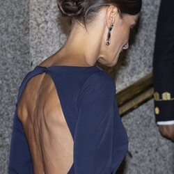 La musculada espalda de la Reina Letizia en el estreno de 'Aída' en el Teatro Real