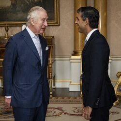 El Rey Carlos III ante Rishi Sunak, el segundo Primer Ministro de su reinado