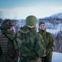 Ingrid Alexandra de Noruega en su visita a la Brigada Norte del Ejército Noruego