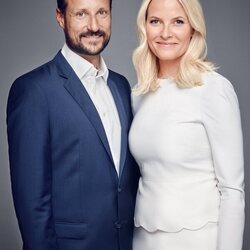 Haakon y Mette-Marit de Noruega en un retrato oficial