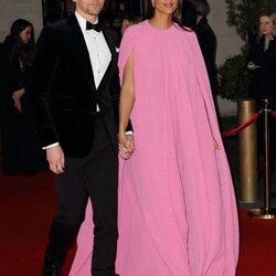 Zawe Ashton y Tom Hiddleston en los Premios BAFTA 2022