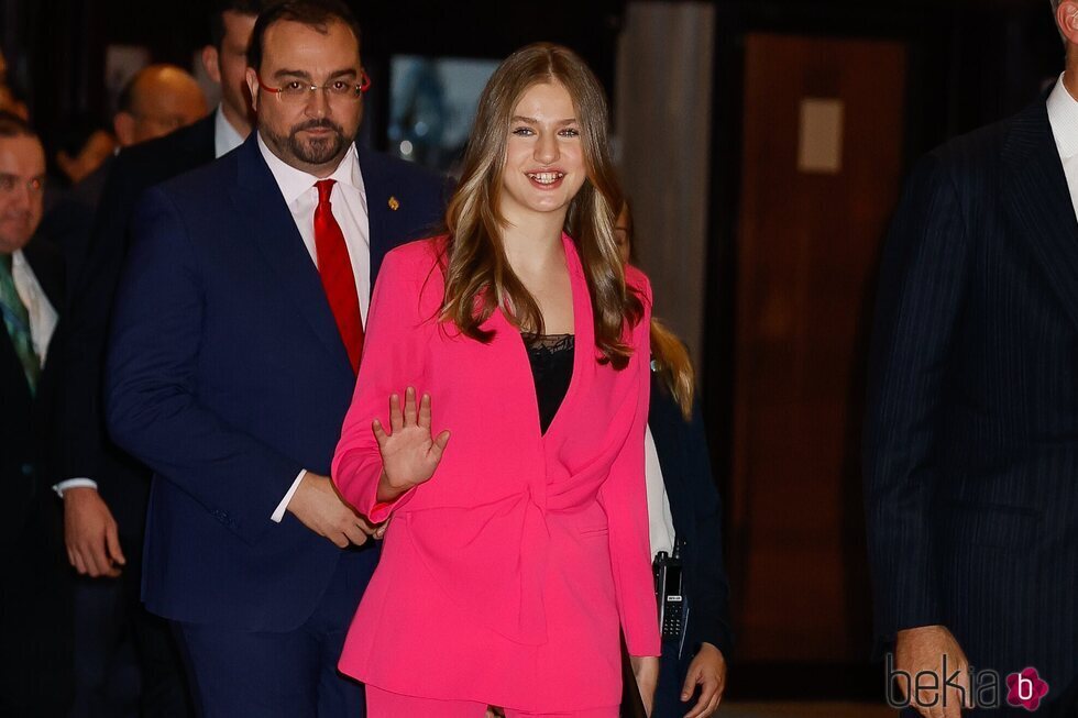 La Princesa Leonor, muy sonriente a su llegada al XXX Concierto Premios Princesa de Asturias