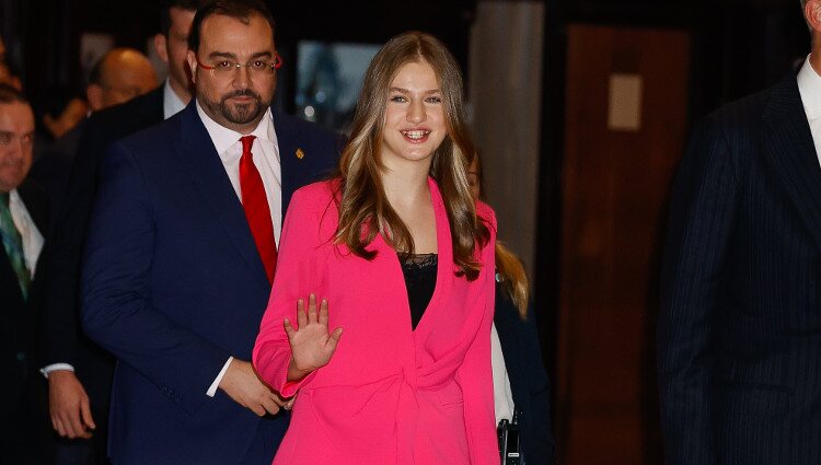 La Princesa Leonor, muy sonriente a su llegada al XXX Concierto Premios Princesa de Asturias