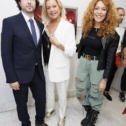 Ángel Cristo, Bárbara Rey y Sofía Cristo en la presentación de 'Sin etiquetas', memorias de Chelo García Cortés