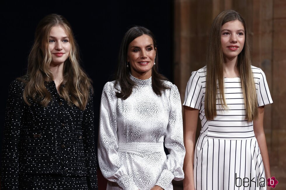 La Reina Letizia, la Princesa Leonor y la Infanta Sofía en las audiencias de los Premios Princesa de Asturias 2022