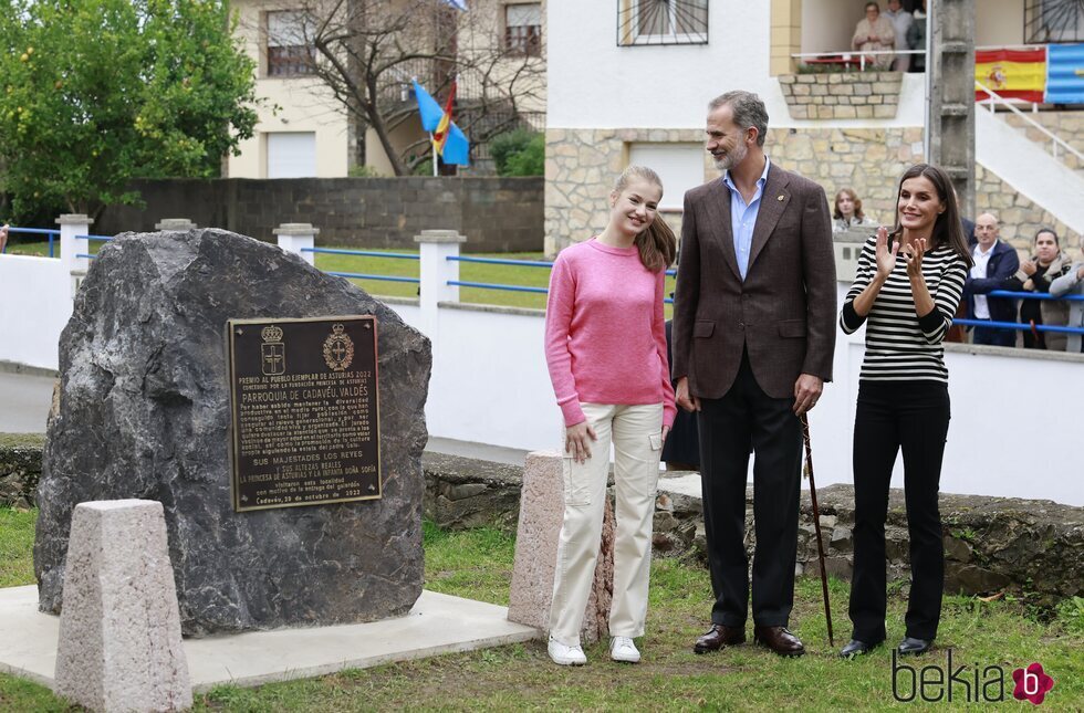 La Princesa Leonor junto con los Reyes de España en la entrega del Pueblo Ejemplar de Asturias 2022