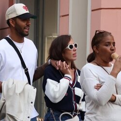 Anabel Pantoja con Yulen Pereira y Arelys, su madre, de compras