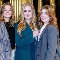 Las Princesas Ariane, Amalia y Alexia de Holanda en una exposición en la Nieuwe Kerk