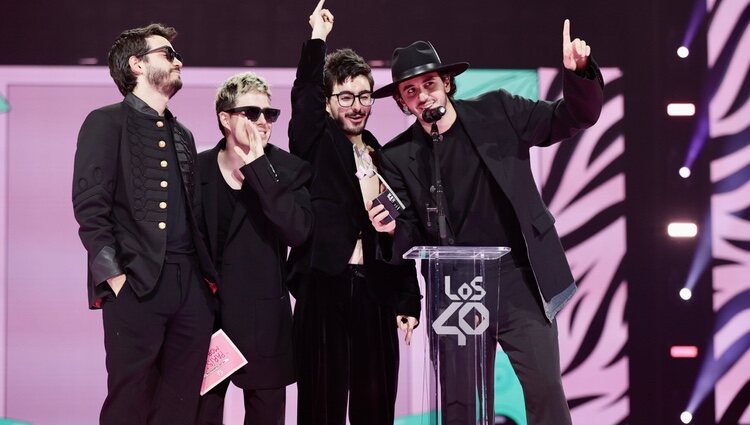 Morat recogiendo su premio en la gala de Los 40 Music Awards 2022