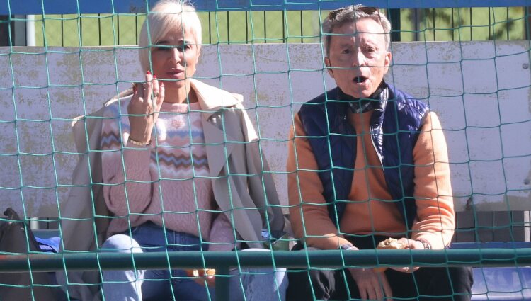 Ana María Aldón y José Ortega Cano, juntos viendo un partido de su hijo