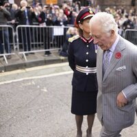 El Rey Carlos III tras serle arrojados unos huevos en su visita a York