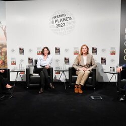 Sonsoles Ónega, Cristina Campos, Luz Gabás y José Crehueras en la presentación de las novelas ganadora y finalista del Premio Planeta 2022