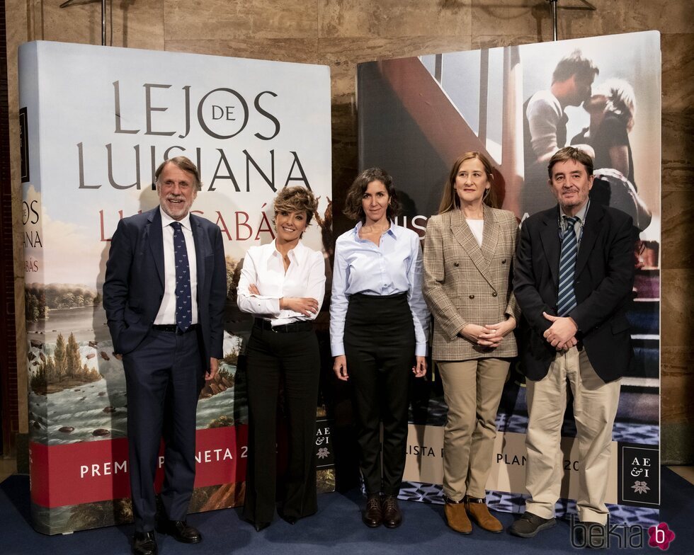 José Crehueras, Sonsoles Ónega, Cristina Campos, Luz Gabás y Luis García Montero en la presentación de las novelas ganadora y finalista del Premio Planeta 