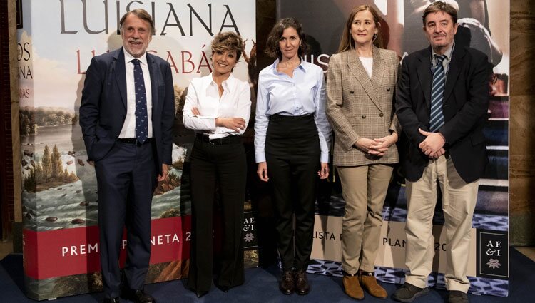 José Crehueras, Sonsoles Ónega, Cristina Campos, Luz Gabás y Luis García Montero en la presentación de las novelas ganadora y finalista del Premio Planeta 