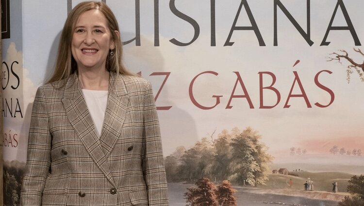 Luz Gabás, muy sonriente en la presentación de su novela 'Lejos de Luisiana'