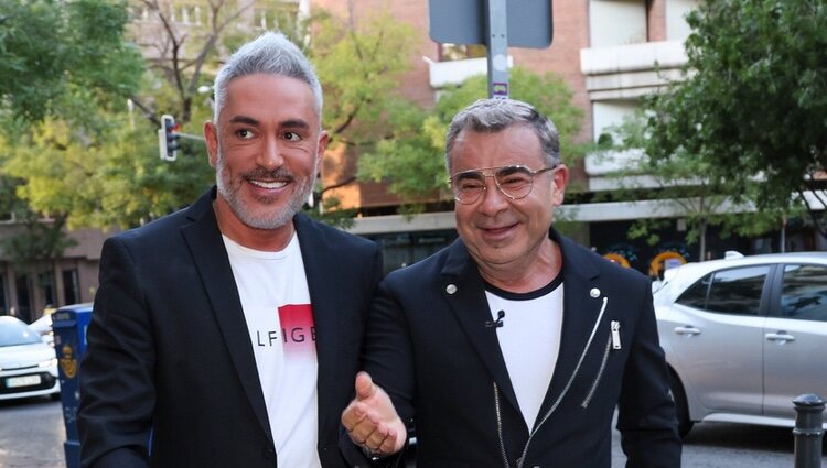 Kiko Hernández acompaña a Jorge Javier Vázquez en la presentación de su libro