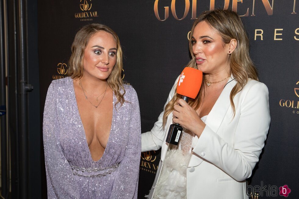 Rocío Flores, ojiplática durante su entrevista con Marta Riesco para 'Fiesta'