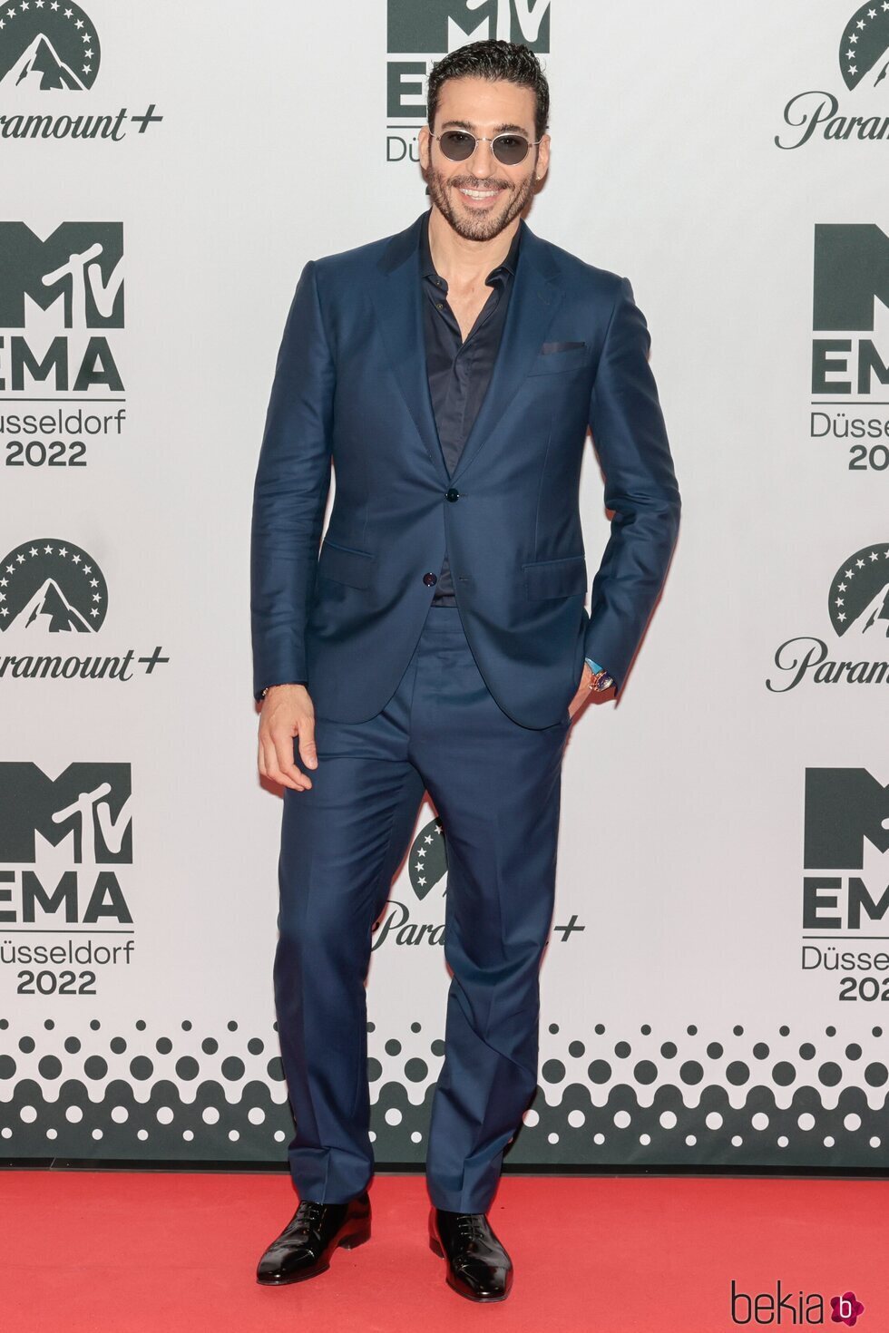 Miguel Ángel Silvestre en la alfombra roja de los MTV EMA 2022