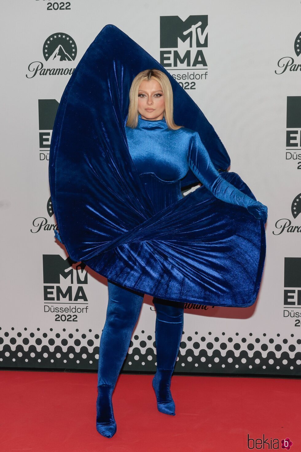 Bebe Rexha en la alfombra roja de los MTV EMA 2022