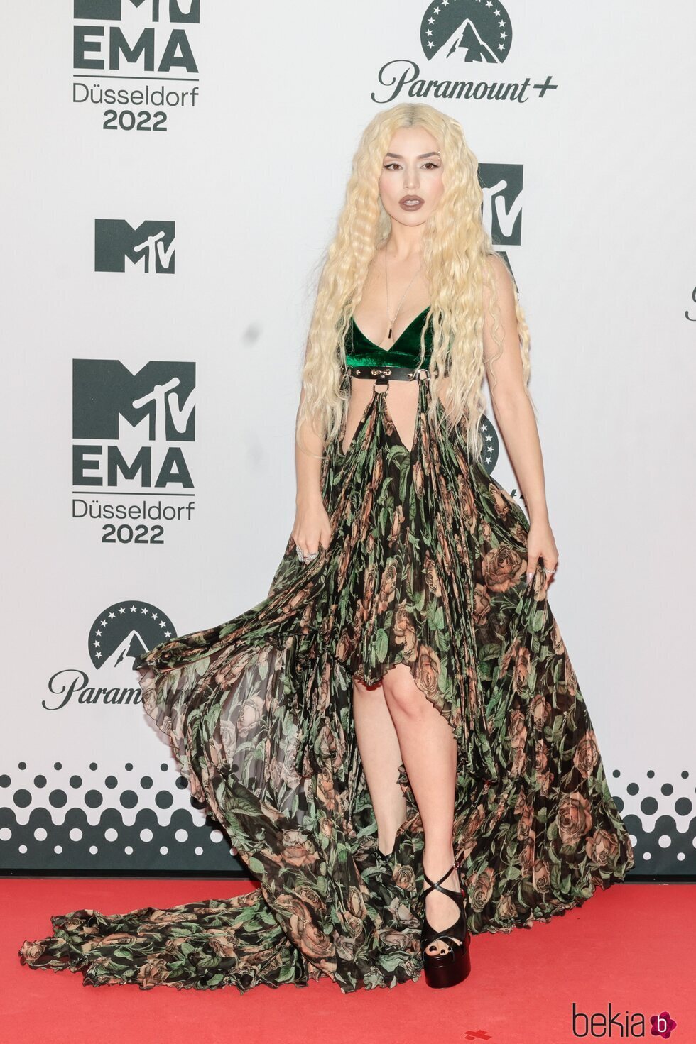 Ava Max en la alfombra roja de los MTV EMA 2022