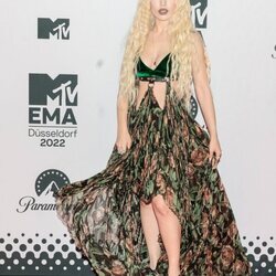 Ava Max en la alfombra roja de los MTV EMA 2022