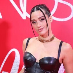 Chanel Terrero en la alfombra roja de los VI Premios Woman