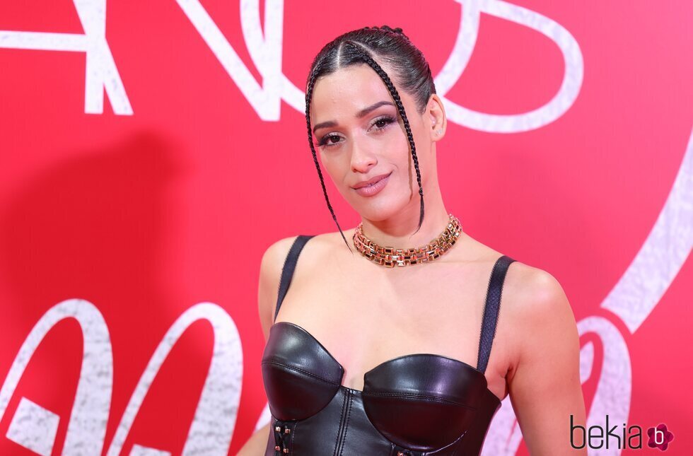 Chanel Terrero en la alfombra roja de los VI Premios Woman