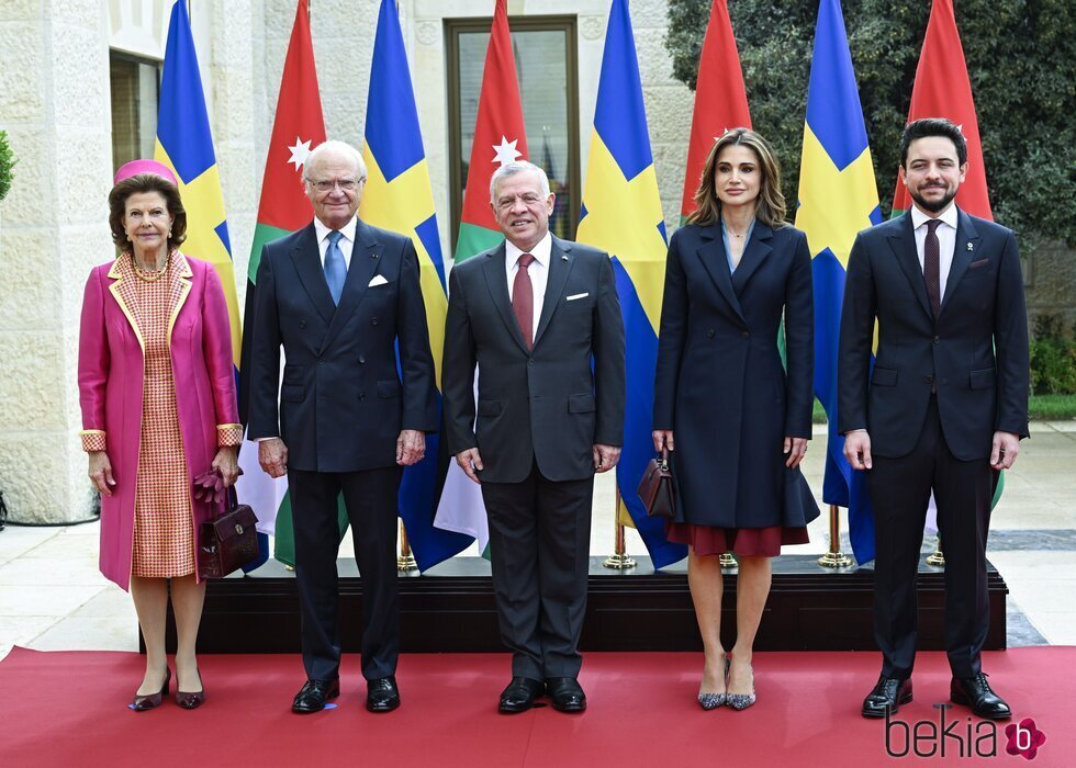 Abdalá y Rania de Jordania y su hijo Hussein de Jordania con Carlos Gustavo y Silvia de Suecia en Ammán