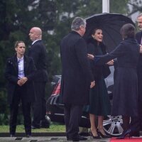 Los Reyes Felipe y Letizia saludan al Presidente de Croacia y su esposa al comienzo de su visita oficial a Croacia