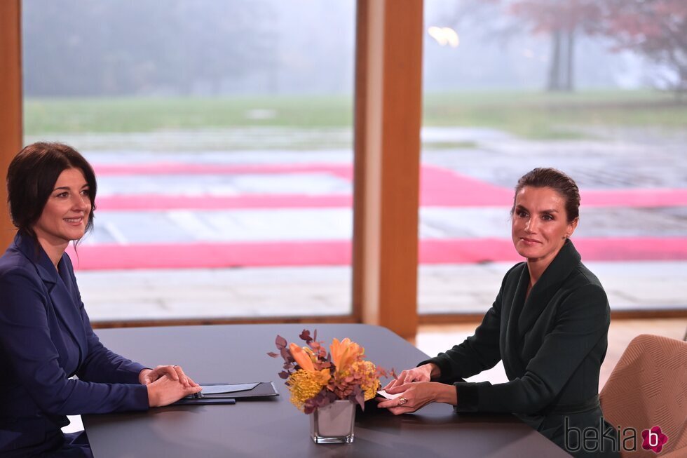 La Reina Letizia y la esposa del Presidente de Croacia durante su encuentro en el Palacio Presidencial de Zagreb