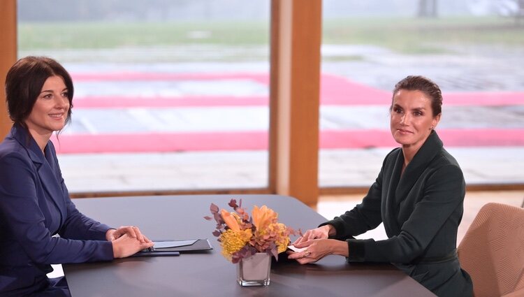 La Reina Letizia y la esposa del Presidente de Croacia durante su encuentro en el Palacio Presidencial de Zagreb