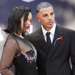 Rosalía y Rauw Alejandro en la alfombra roja de los Latin Grammy 2022