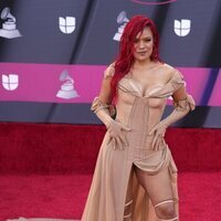 Karol G en la alfombra roja de los Latin Grammy 2022