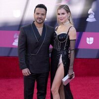 Luis Fonsi y Águeda López en la alfombra roja de los Latin Grammy 2022