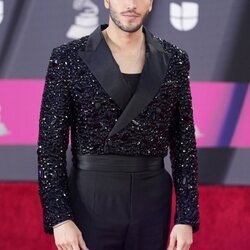 Sebastián Yatra en la alfombra roja de los Latin Grammy 2022