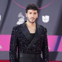 Sebastián Yatra en la alfombra roja de los Latin Grammy 2022