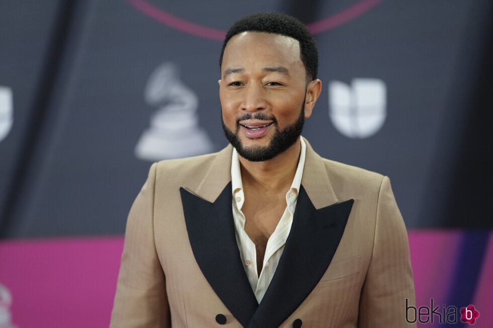 John Legend en la alfombra roja de los Latin Grammy 2022